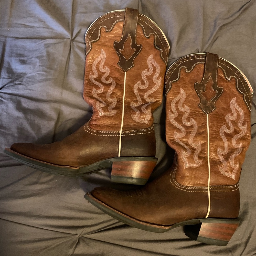 Ariat women’s cowboy boots!